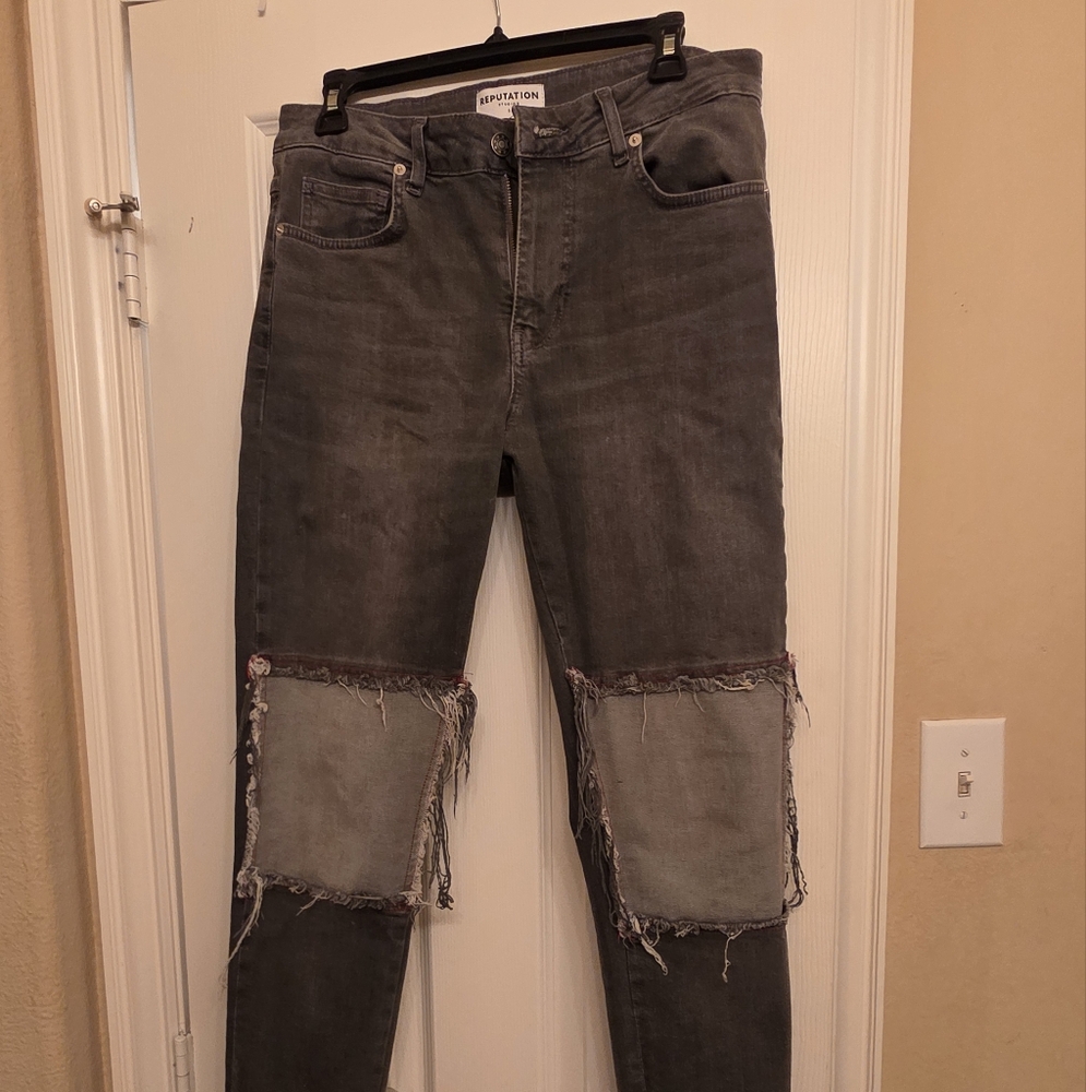 Distressed Skinny Jeans in Gray